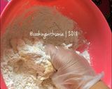 Foto langkah ke 2 dari resep Homemade Hotdog Sosis Korea (Roti Goreng Sosis) #seninsemangat.