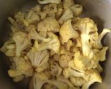 गोबी पकोडे (gobi pakode recipe in marathi) रेसिपी स्टेप 2 फोटो 