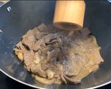 Foto del paso 3 de la receta: Wok de pasta, ternera, setas y gambas