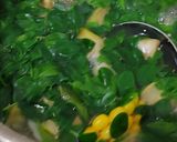 Foto langkah ke 5 dari resep Sayur Bening Daun Kelor.