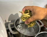Foto del paso 2 de la receta: Tagliatelle paglia e fieno con nata y jamón