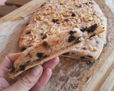 Foto del paso 14 de la receta: Coca de panadero con pepitas de chocolate y piñones