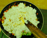 Foto langkah ke 4 dari resep Nasi goreng kikil kambing simpel.