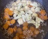 Foto langkah ke 2 dari resep Sup Bakso Sayur Bening.