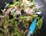 A picture of step 1 of Chicken spring roll.