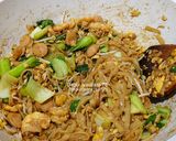 Foto langkah ke 5 dari resep Mie Tiau (Kwetiau) Goreng.