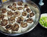 A picture of step 4 of Toufu steam shrimp.