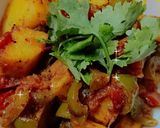 A picture of step 1 of Masaledar Aloo Shimla Mirch.