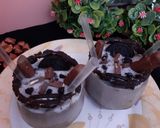 A picture of step 7 of Triple Layer Oreo Chocolate Shake.