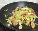 A picture of step 2 of Bacon With Leeks, Mushroom And Rosemary.