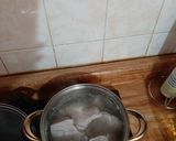 Foto del paso 1 de la receta: Pierna desebrada con tocino, entomatada🍅