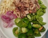 Foto langkah ke 2 dari resep Tumis Cumi Asin Pete Cabe Gendot.