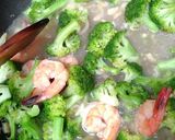 Foto langkah ke 6 dari resep Cah brokoli tofu udang dengan taburan wijen.