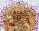 Foto langkah ke 7 dari resep Bihun Goreng Sosis Telur.