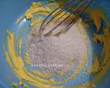 Foto langkah ke 2 dari resep Red Velvet Cupcake (No Mixer).