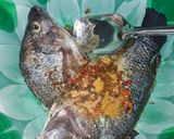 A picture of step 2 of Fried fish with potatoes.