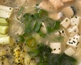 Foto langkah ke 7 dari resep Salmon Miso Soup.