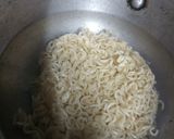A picture of step 1 of Japanese noodle sandwich(yakisoba bread).