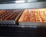 Foto langkah ke 4 dari resep Cashew chocolate cookies.