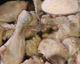 A picture of step 1 of Quetta ki Mashoor "Meer Afzal Chicken Karahi".