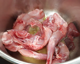 Foto del paso 1 de la receta: Conejo guisado al cava