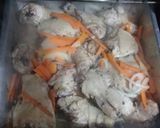 Foto del paso 3 de la receta: Pollo encebollado con zanahoria y papas rústicas