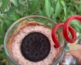 A picture of step 3 of Oreo Nutella shake.