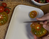 Foto del paso 1 de la receta: Ensalada de fresas, tomates y queso Keos