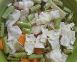 Foto langkah ke 1 dari resep Sayur Sop Sosis Bening.