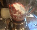 A picture of step 2 of Non-dairy strawberry smoothie🍓.