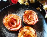 A picture of step 5 of Baked Apple Roses.