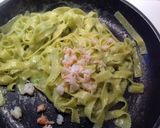Foto del passaggio 11 della ricetta Pappardelle ricce con mazzancolle, crema di fave fresche e pachino caramellato
