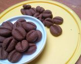 Foto langkah ke 3 dari resep Coffee Bean Cookies.