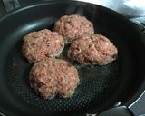 Hình bước làm 4 của món Hambuger