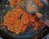 A picture of step 4 of Chatpati Bhindi Masala.