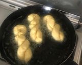 Foto langkah ke 8 dari resep Kkwabaegi (donat kepang Korea).