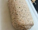 Foto del passaggio 4 della ricetta Polpettone di pollo formaggio e speck impanato