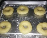 Foto langkah ke 3 dari resep Donat lembut tanpa telur.