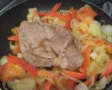 Foto del paso 4 de la receta: Carne🥩guisada🍅a mi manera🧄🧅🍱🍛