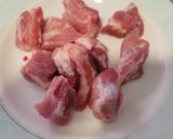 A picture of step 1 of Paella with Fresh Fava Beans and Pods.