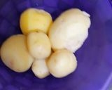 A picture of step 4 of Pani puri with saunth ka pani.