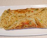 A picture of step 6 of Noodles omelette (Egg noodles omelette).