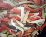 Foto del paso 2 de la receta: Wok de tallarines de arroz con gambones, secreto Ibérico y verduritas a la mantequilla