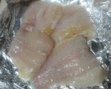 Foto del paso 2 de la receta: Pescado con vino blanco y naranja