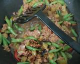 Foto langkah ke 4 dari resep 356.Tumis Kornet Pedas.