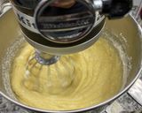 Foto del paso 3 de la receta: Budín de banana con trocitos de chocolate y dulce de leche !!