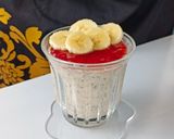 Foto langkah ke 3 dari resep Banana Berry Jam Overnight Oats.