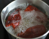 Foto del paso 2 de la receta: Mojo rojo con pimienta palmera