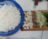 Foto langkah ke 1 dari resep Kwetiau Pedas Duo Bakso.