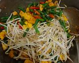 Foto langkah ke 5 dari resep Tumis Kacang Panjang Tahu Kuning.